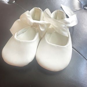 Infant 3 ballerina white bow crib shoe